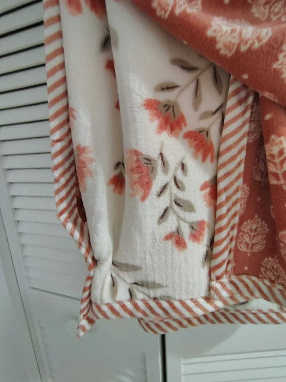Gorgeous Coastal Home Reversible Plush Luxe Throw Blanket Fall Color